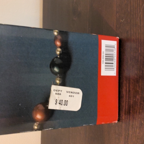 Holiday Tree Shaped Serve Bowl - Brand New & Boxed! - Picture 2 of 4